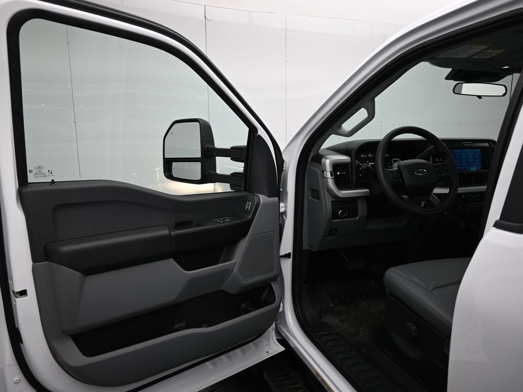 New 2026 Oxford White Ford XL image 11