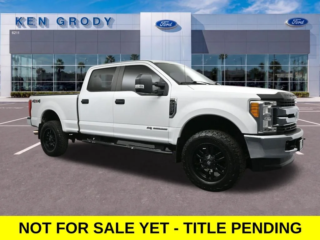 2017 Ford F-250 XL 4x4 Crew Cab 6-3/4' Box's photo
