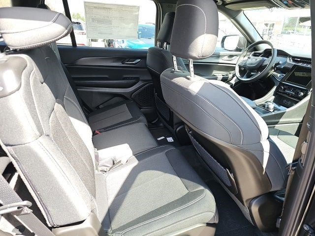 New 2026 Diamond Black Crystal Pearlcoat Jeep Laredo X image 14