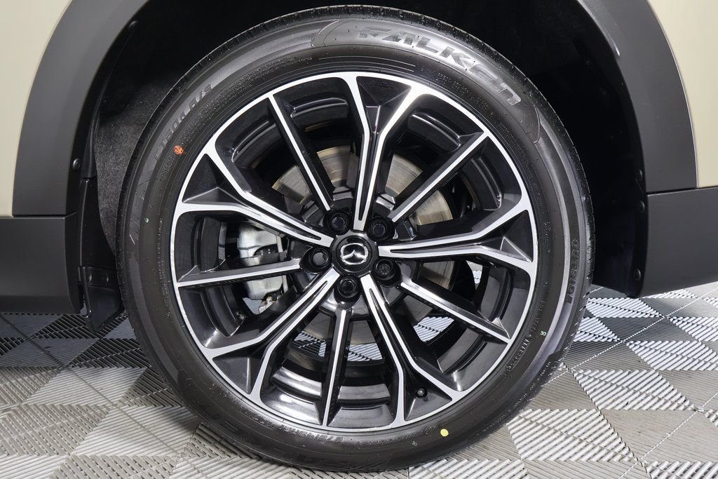 Certified Used 2025  Mazda Premium Plus image 17