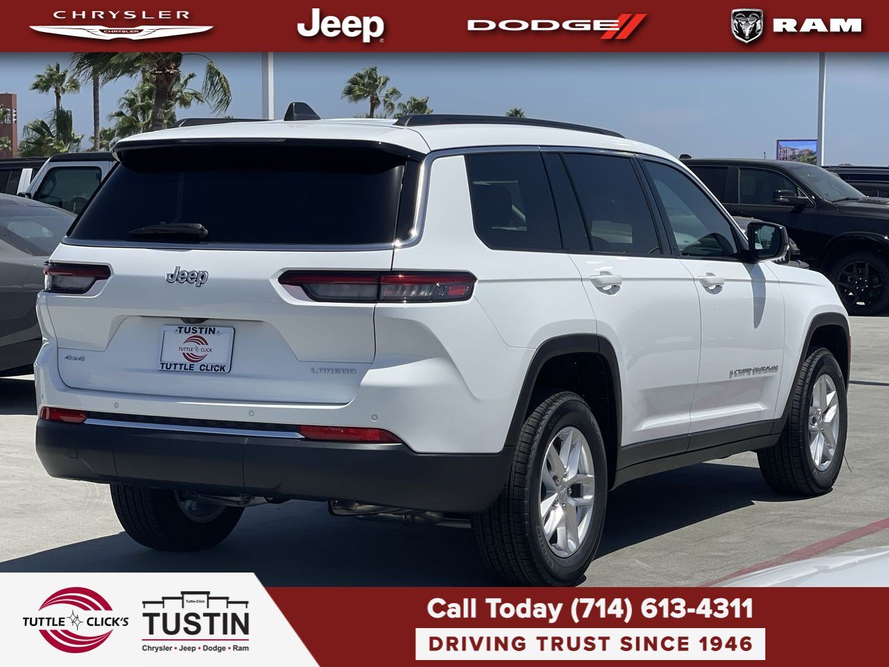 New 2026 Bright White Clear-Coat Exterior Paint Jeep Laredo X image 6