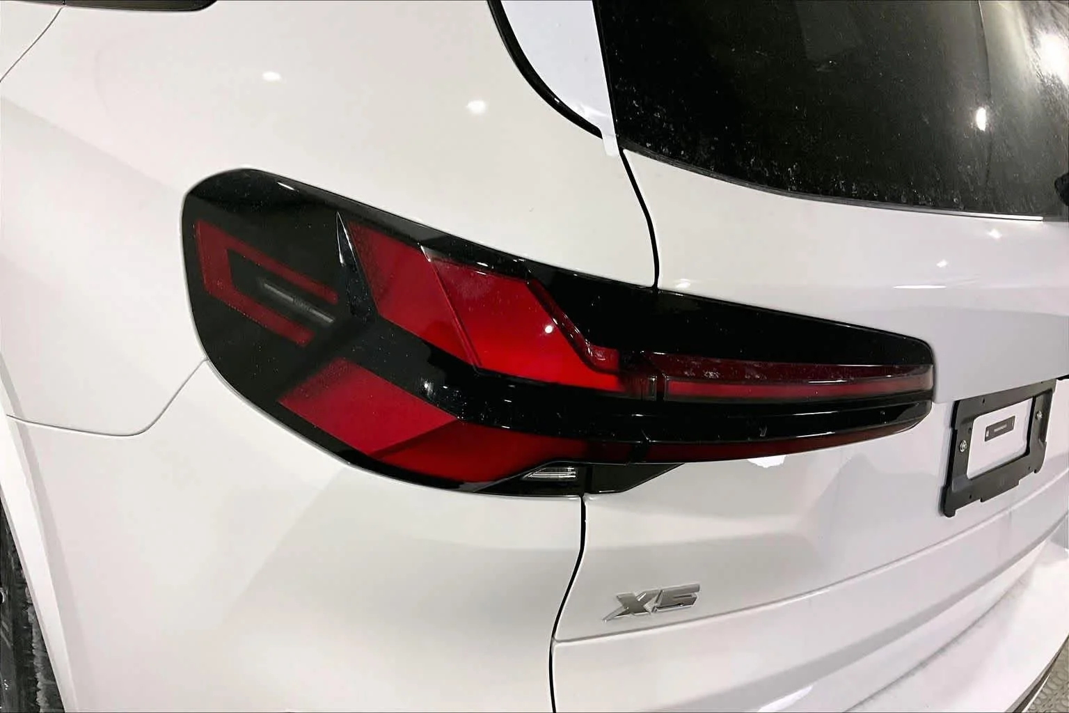 New 2026 Alpine White BMW M60i image 5