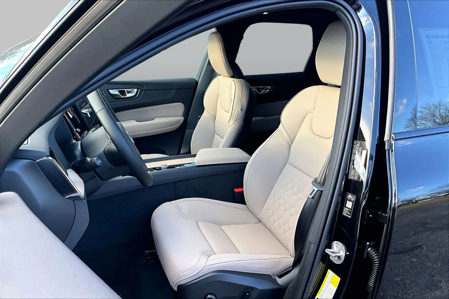 New 2026 Onyx Black Volvo Plus image 13