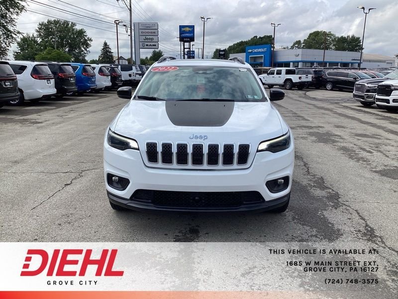 Used 2022 White Jeep Latitude Lux image 2