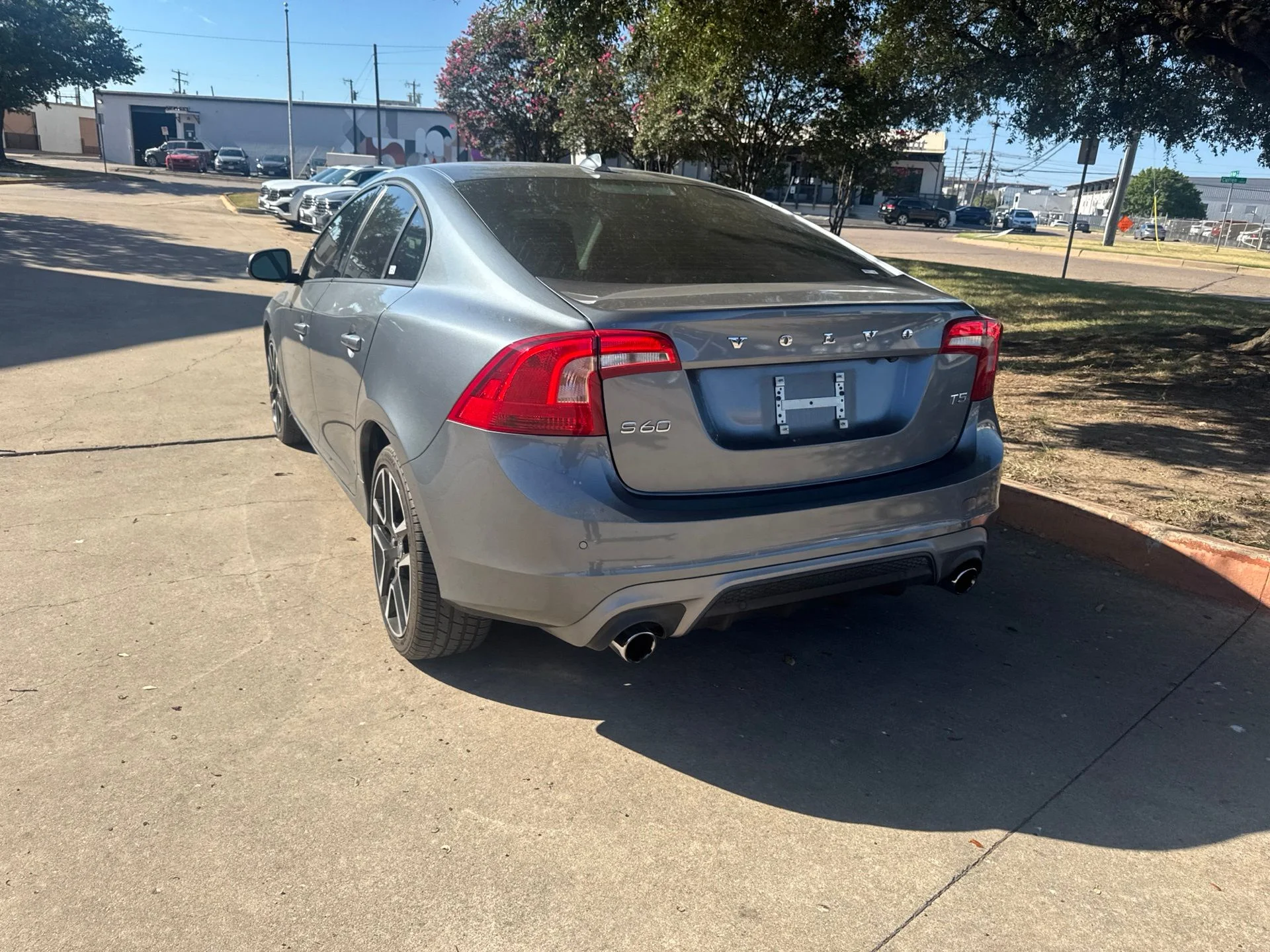 Used 2018 Gray Volvo T5 Dynamic image 7