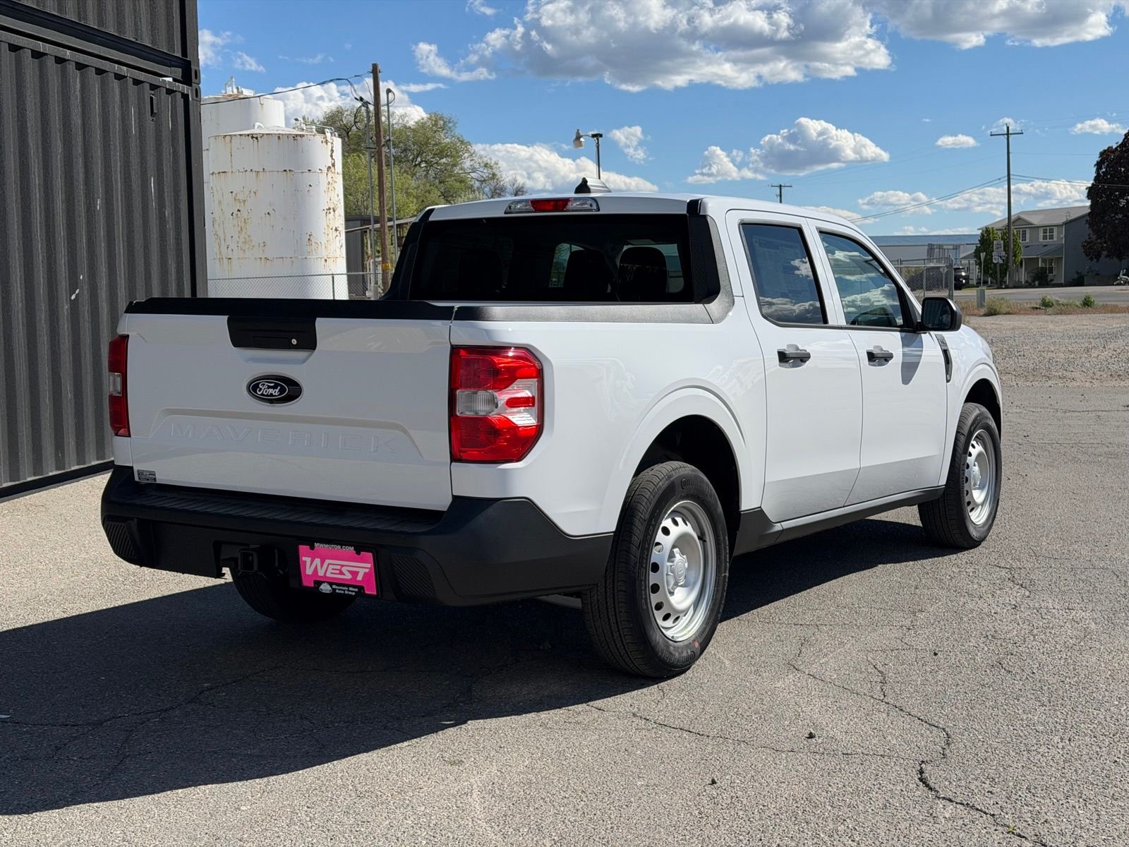 View vehicle photo 7