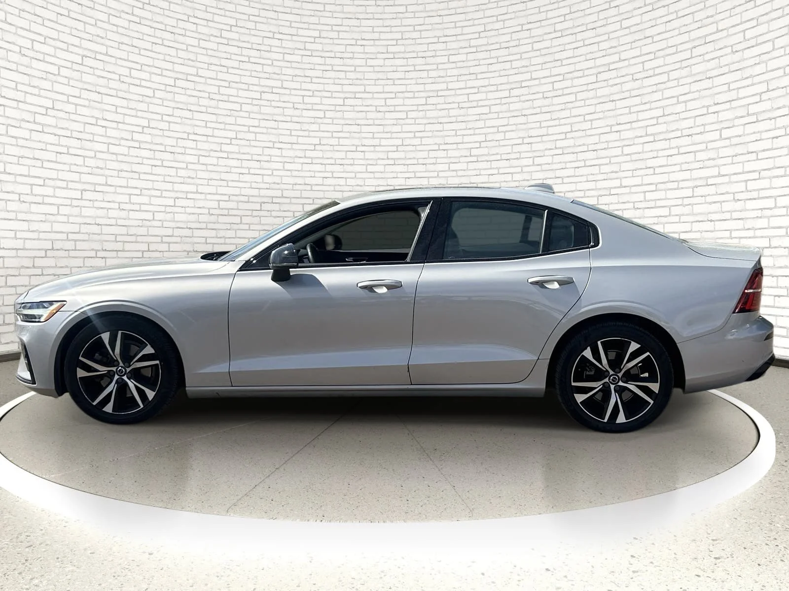Used 2023 Platinum Grey Metallic Volvo Core Dark Theme image 10