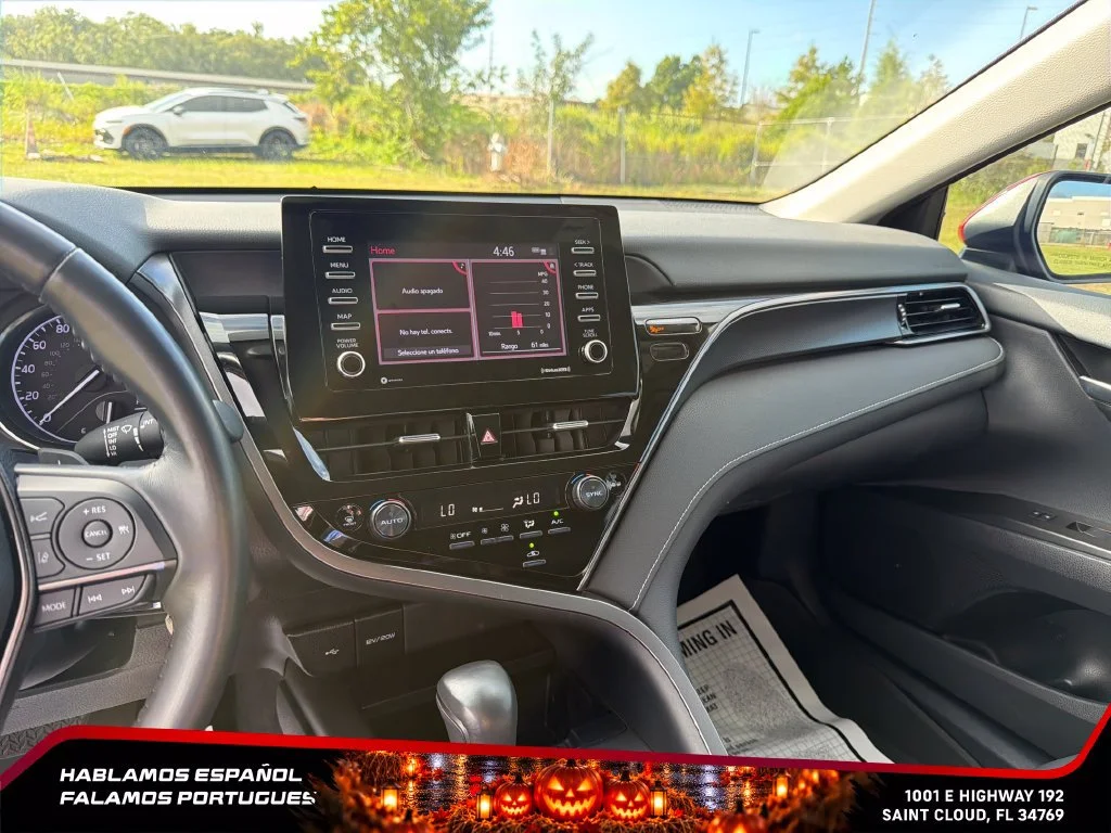 Used 2024  Toyota SE image 19