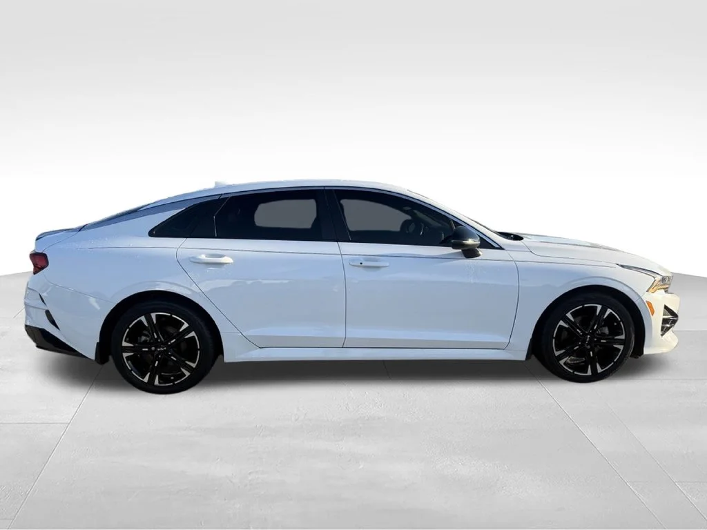 Used 2022 White Kia GT-Line image 26