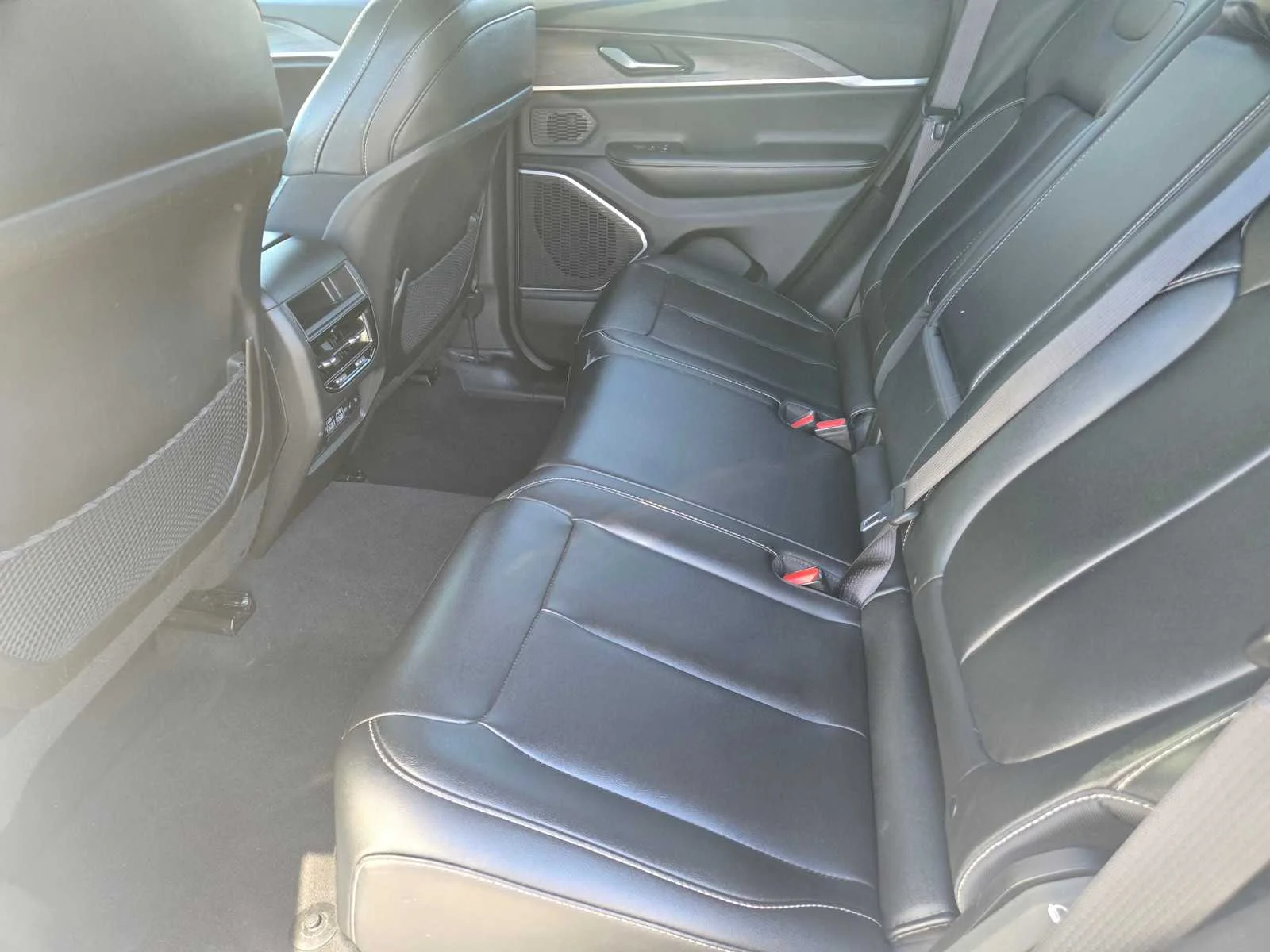 Used 2024  Jeep  image 13