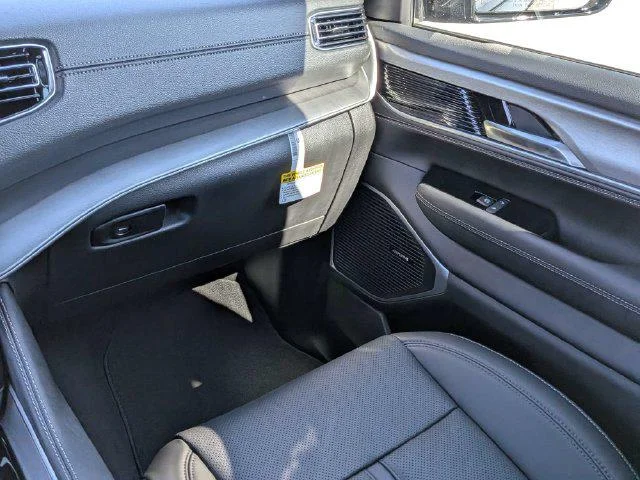 New 2027 High Gloss Black Paint Jeep Grand Wagoneer image 13
