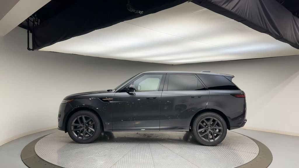 Certified Used 2025 Carpathian Gray Premium Metallic Land Rover Dynamic SE image 5