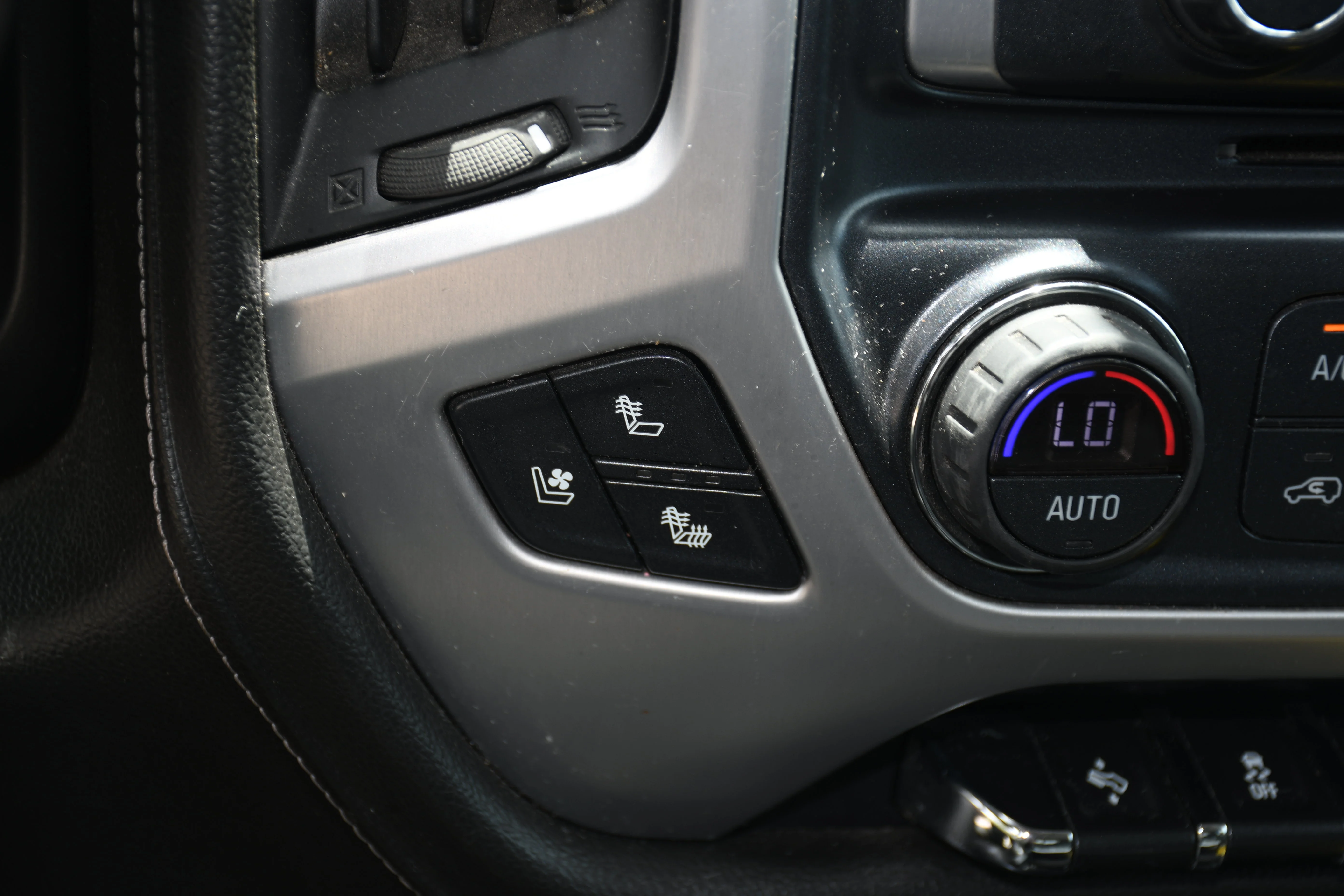 Used 2017 Silver GMC SLT image 14