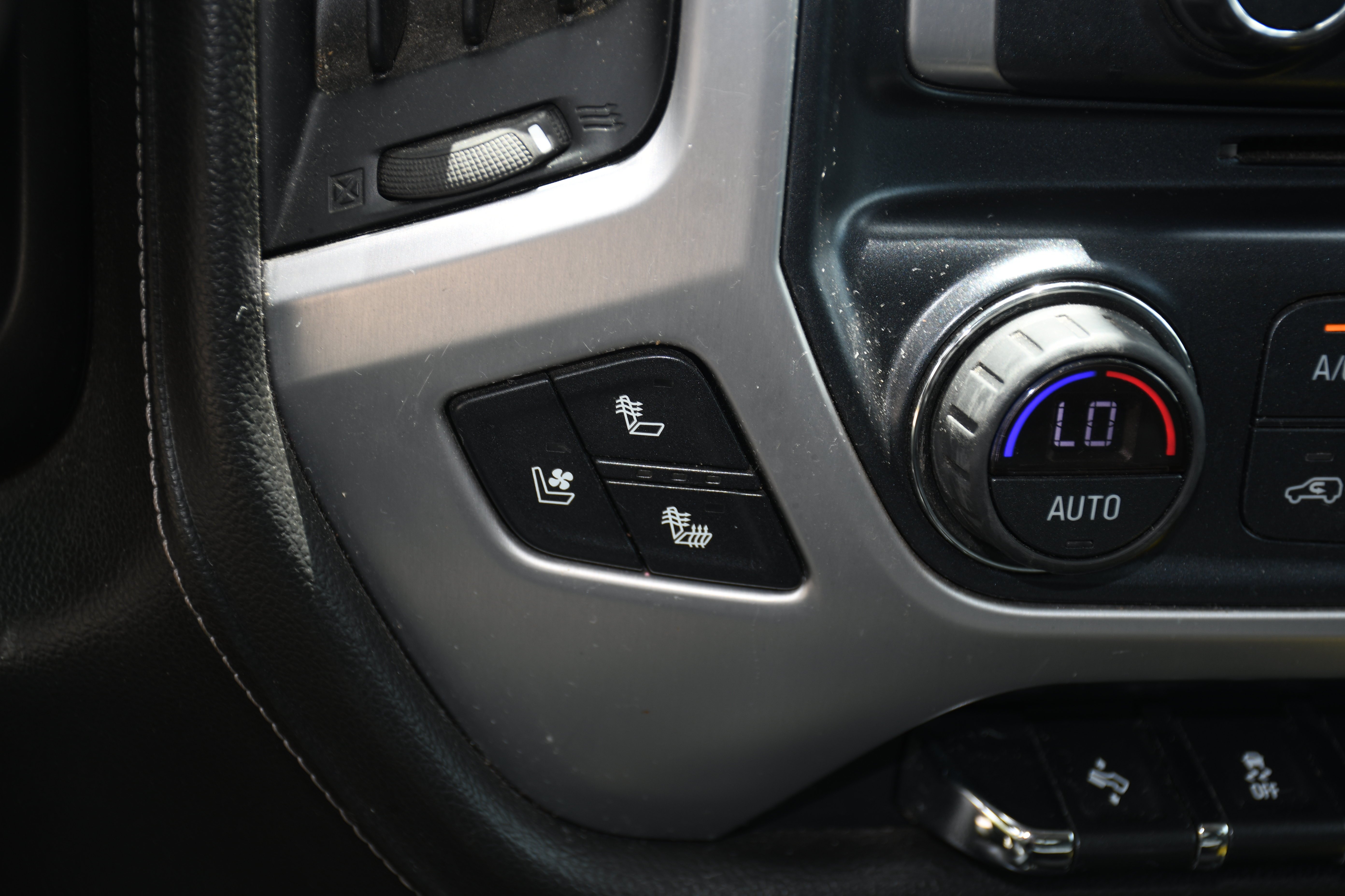 Used 2017 Silver GMC SLT image 15