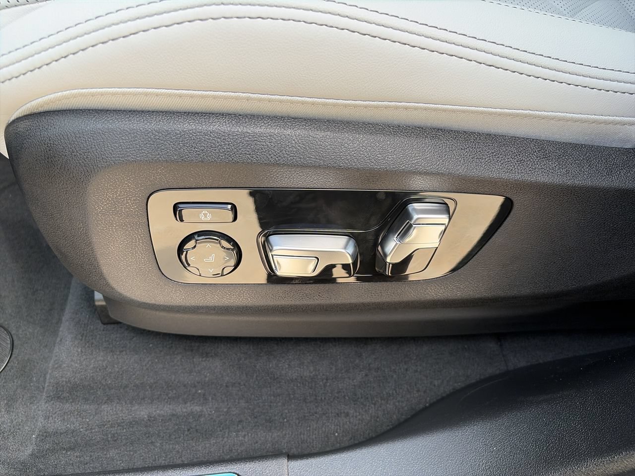 New 2027 Dravit Grey Metallic BMW xDrive40i image 15