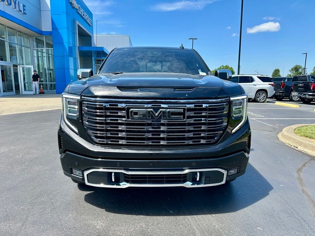Used 2025 Black GMC Denali Ultimate image 9