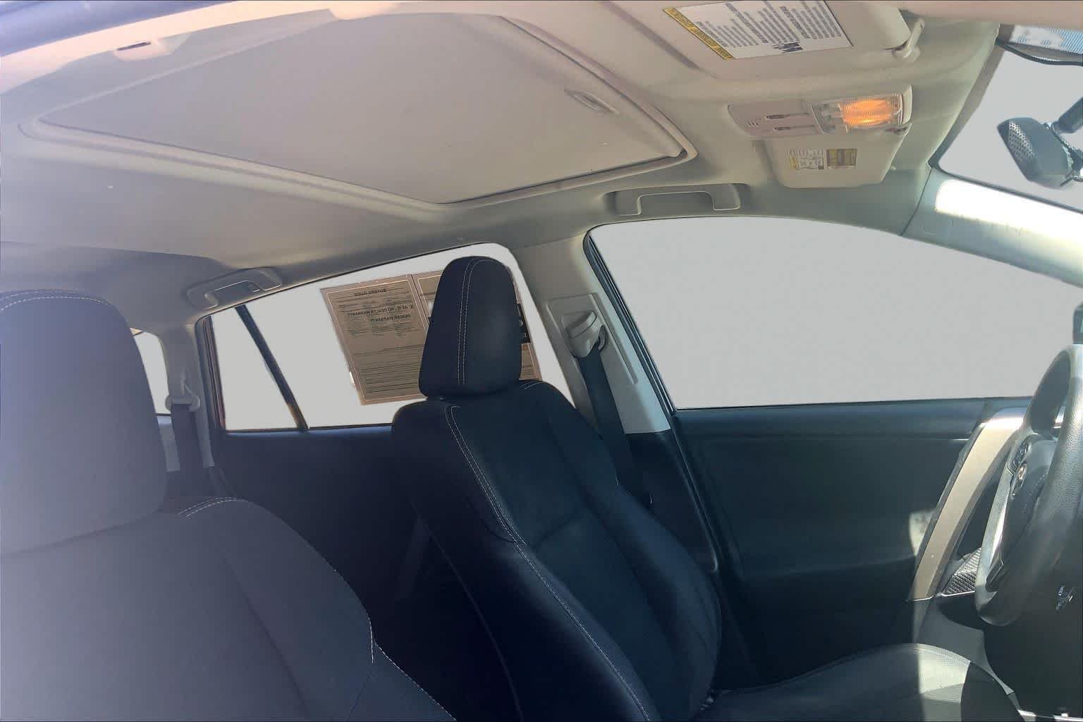Used 2013 Black Toyota XLE image 13