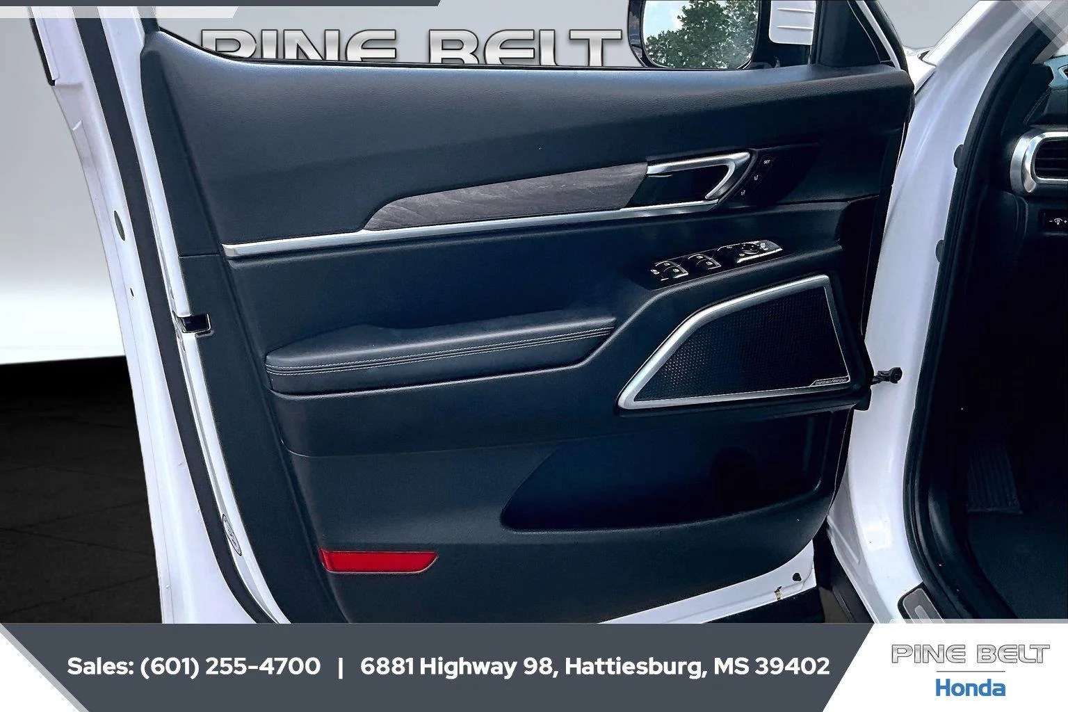 Used 2022 Glacial White Pearl Kia SX image 17
