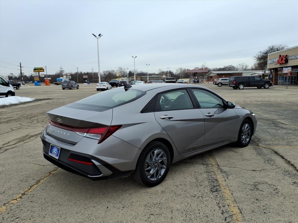 Used 2024 Hyundai Elantra SEL with VIN KMHLM4DG6RU663137 for sale in Wilmington, IL
