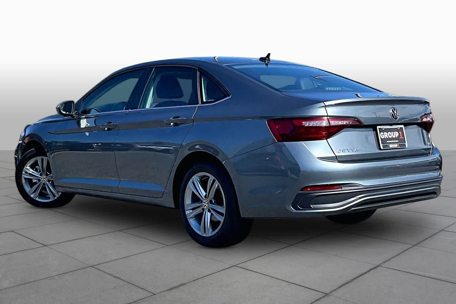 Used 2024 Platinum Gray Metallic Volkswagen SE image 11