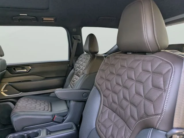 New 2026 Everest White TriCoat Nissan Platinum Reserve image 16