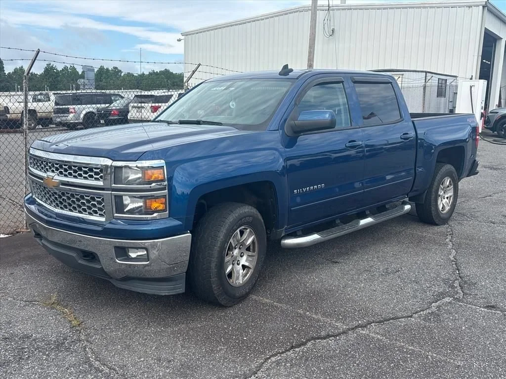 Used 2015 DEEP OCEAN BLUE METALLIC Chevrolet LT image 1