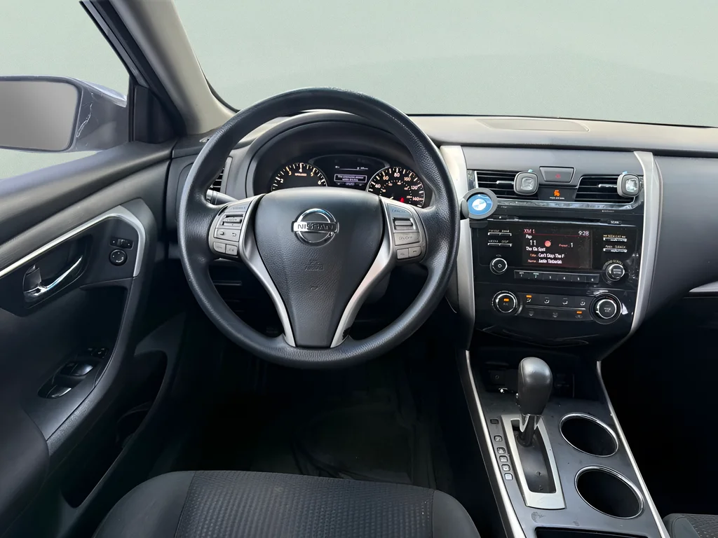 Used 2015 Brilliant Silver Nissan 2.5 S image 21