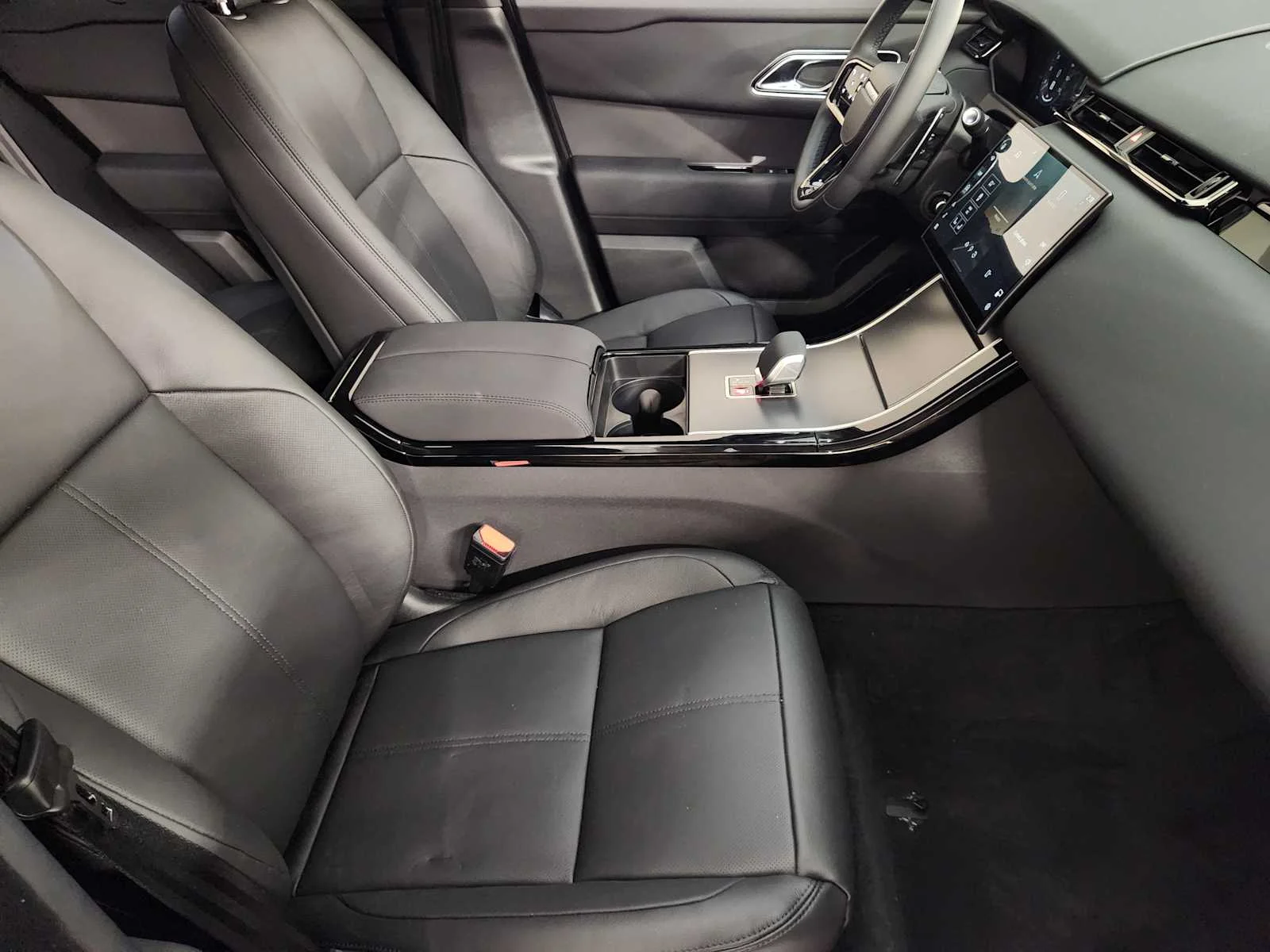 New 2026 Santorini Black Metallic Land Rover S image 4