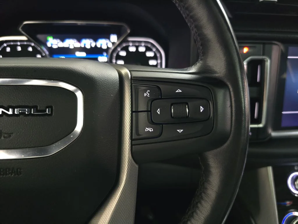 Used 2021 White GMC Denali image 21
