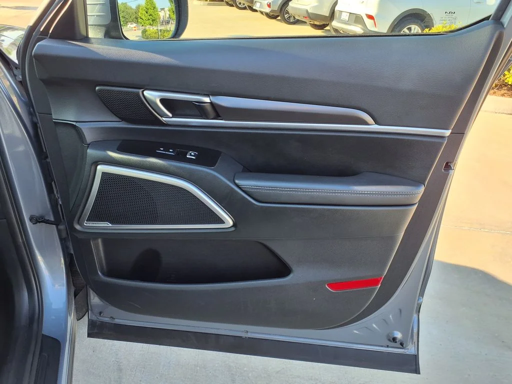 Used 2025 Silver Kia S image 24