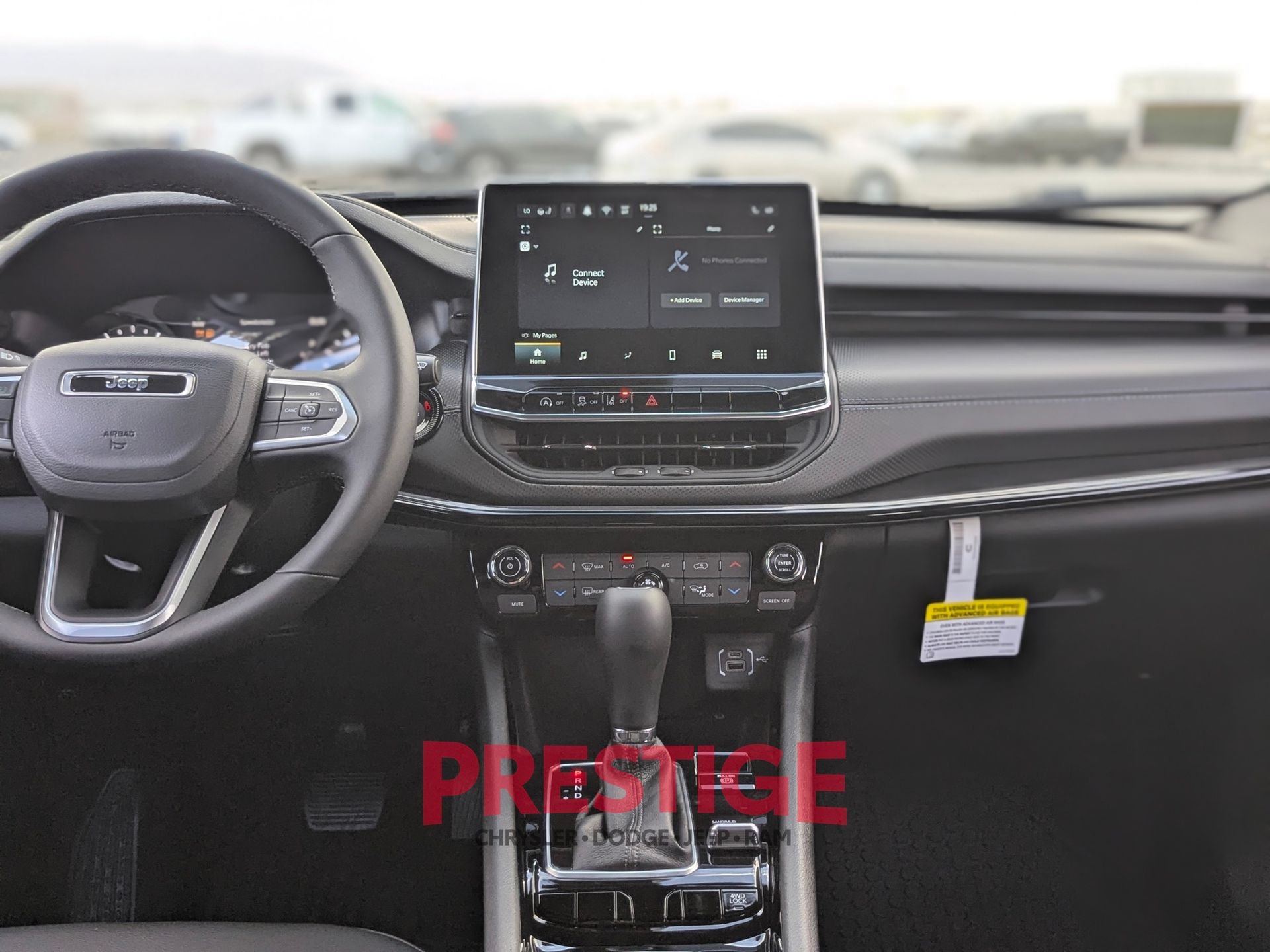 New 2026 Diamond Black Crystal Pearl-Coat Exterior Paint Jeep Latitude image 15
