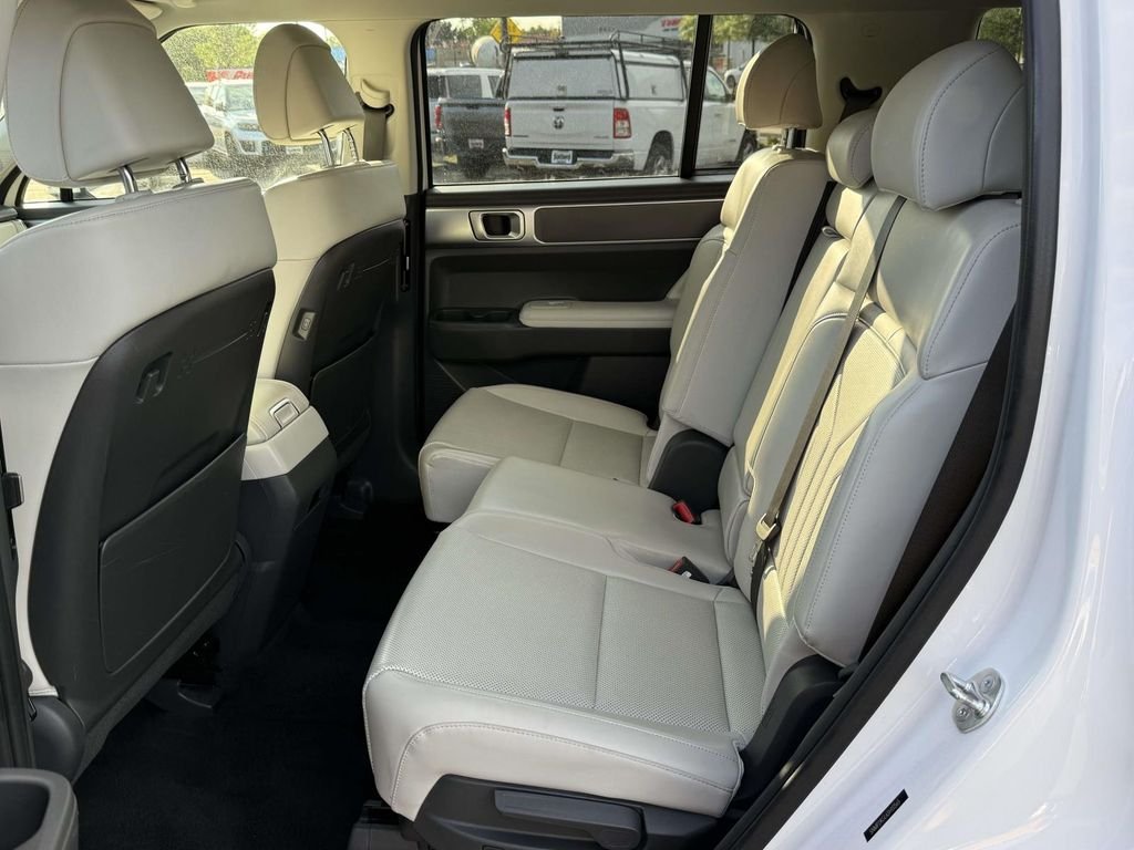 Used 2025 White Hyundai SEL image 14