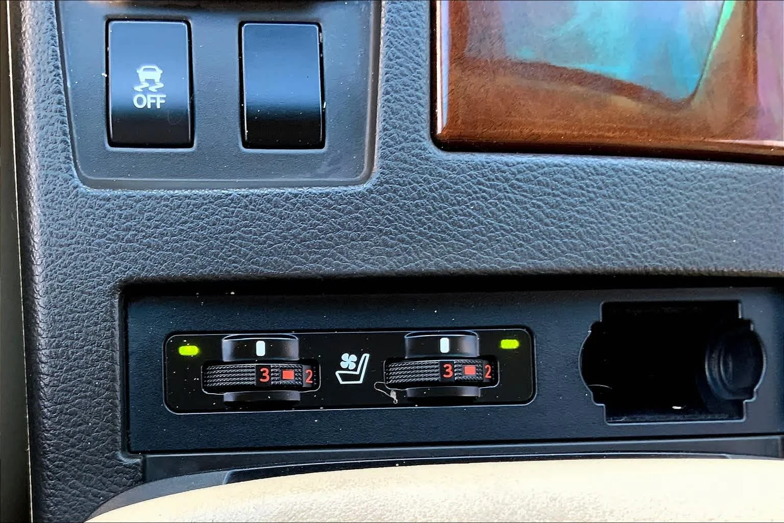 Used 2013 Fire Agate Lexus  image 34