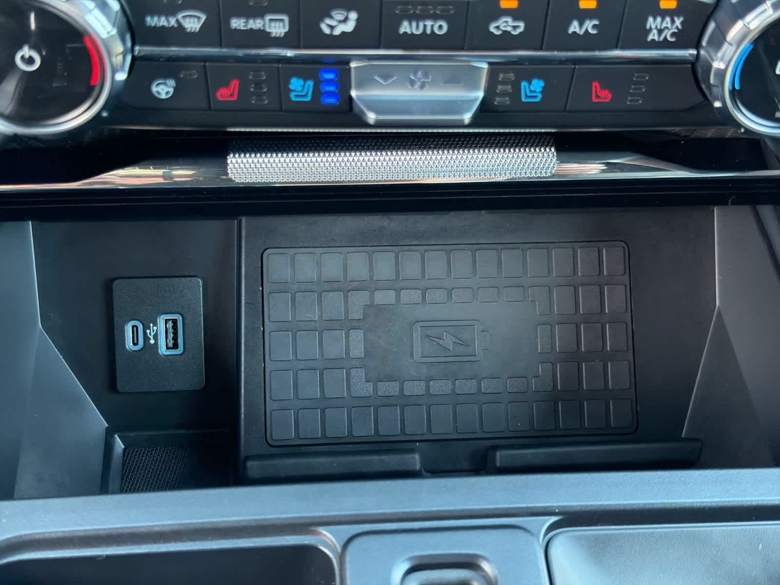 Used 2022 Agate Black Metallic Ford Platinum image 33