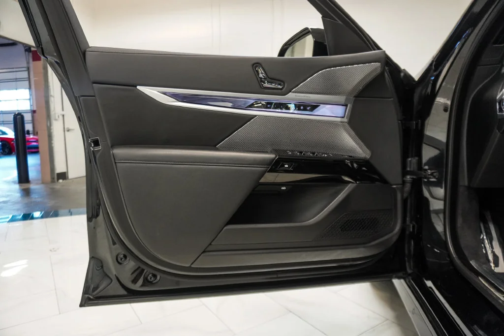 Used 2023 Black BMW 760i xDrive image 23
