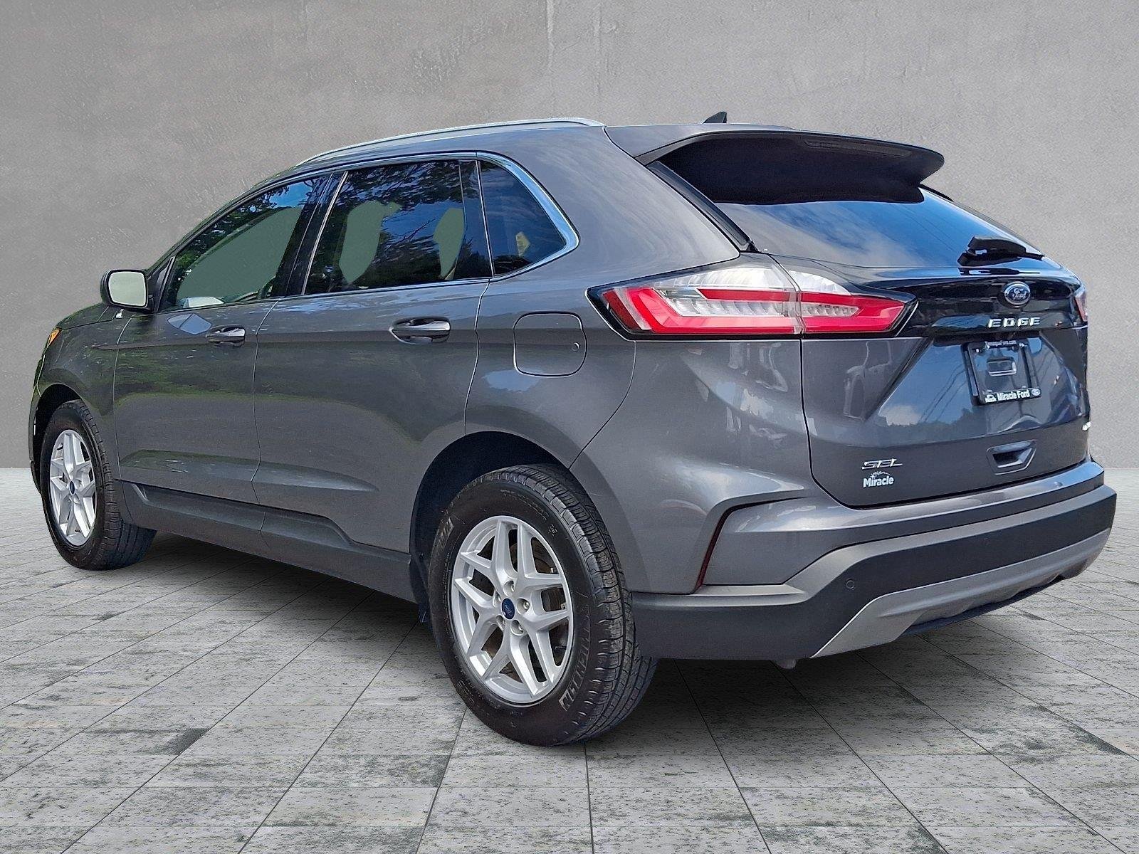 Used 2022 Carbonized Gray Metallic Ford SEL image 4
