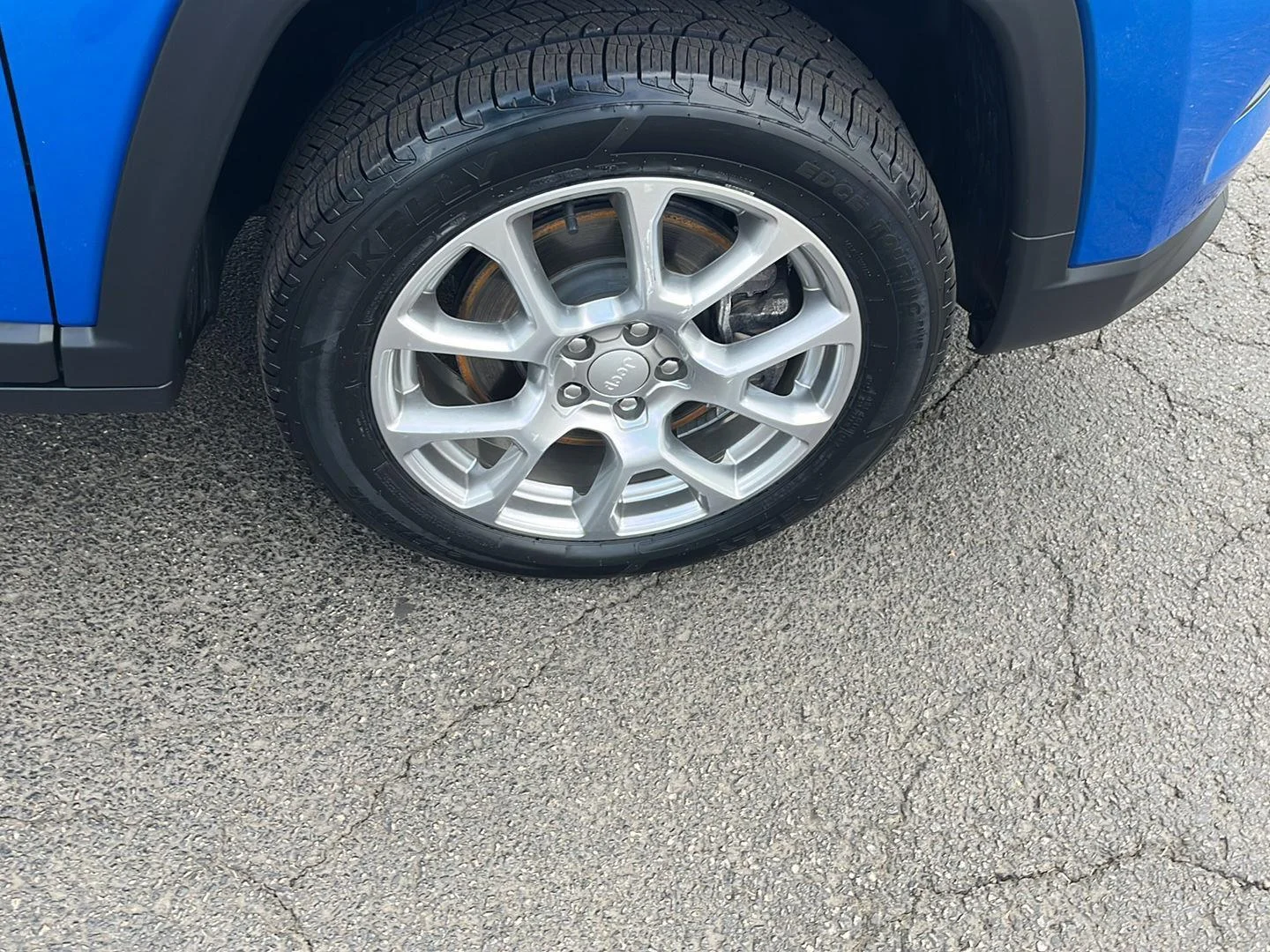 Used 2024 Hydro Blue Pearlcoat Jeep Latitude Lux image 31