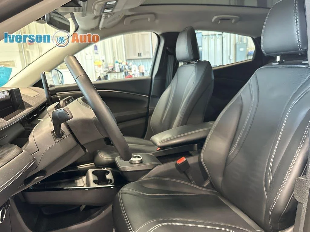 Used 2023 Star White Metallic Tri-Coat Ford Premium image 17