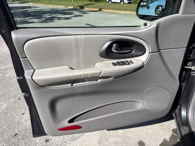 Used 2005 Gray Chevrolet LS image 14