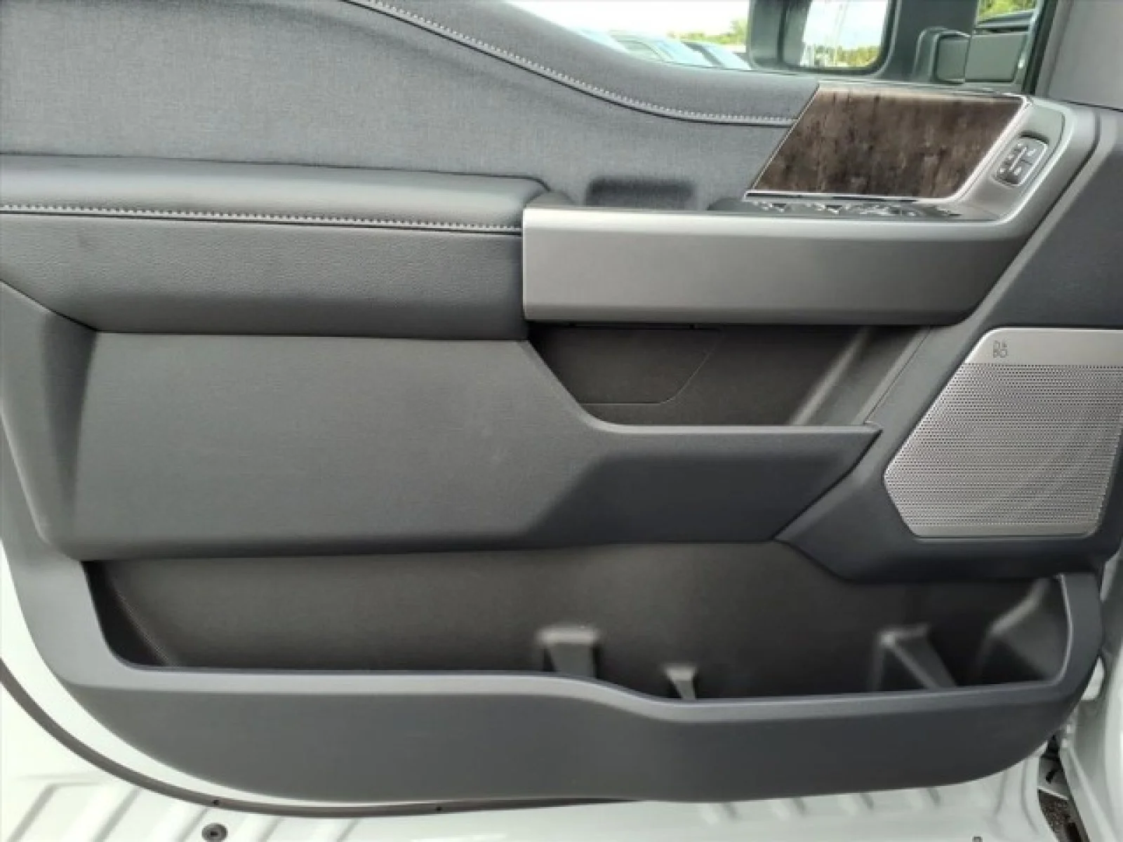 New 2026 Avalanche Ford LARIAT image 7