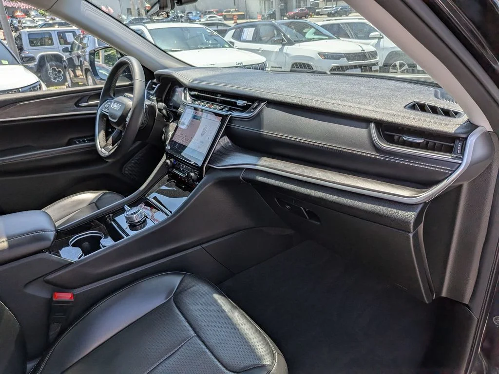 Used 2023 Black Jeep Limited image 30