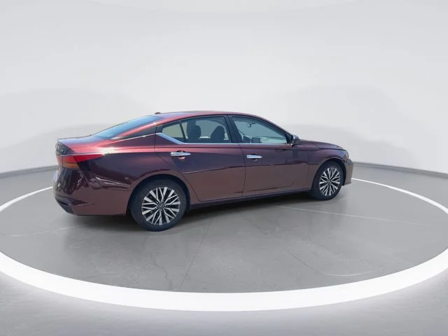 Used 2024 Red Nissan 2.5 SV image 8