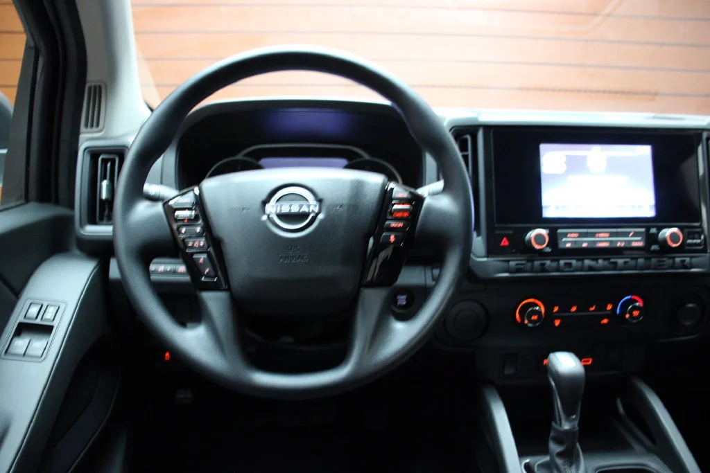 New 2027 Glacier White Nissan King Cab® S image 20