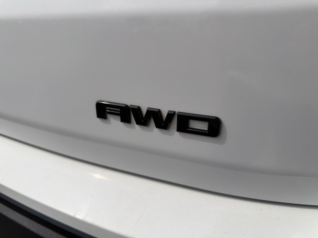Used 2020 Summit White GMC SLE image 8