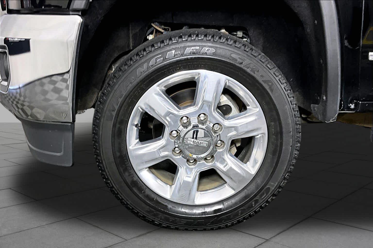 Used 2018 Onyx Black GMC SLT image 11