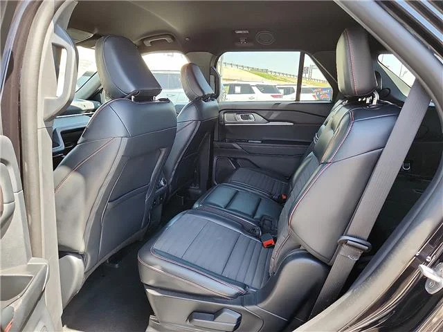 Used 2025 Agate Black Metallic Ford ST-Line 4x4 image 9