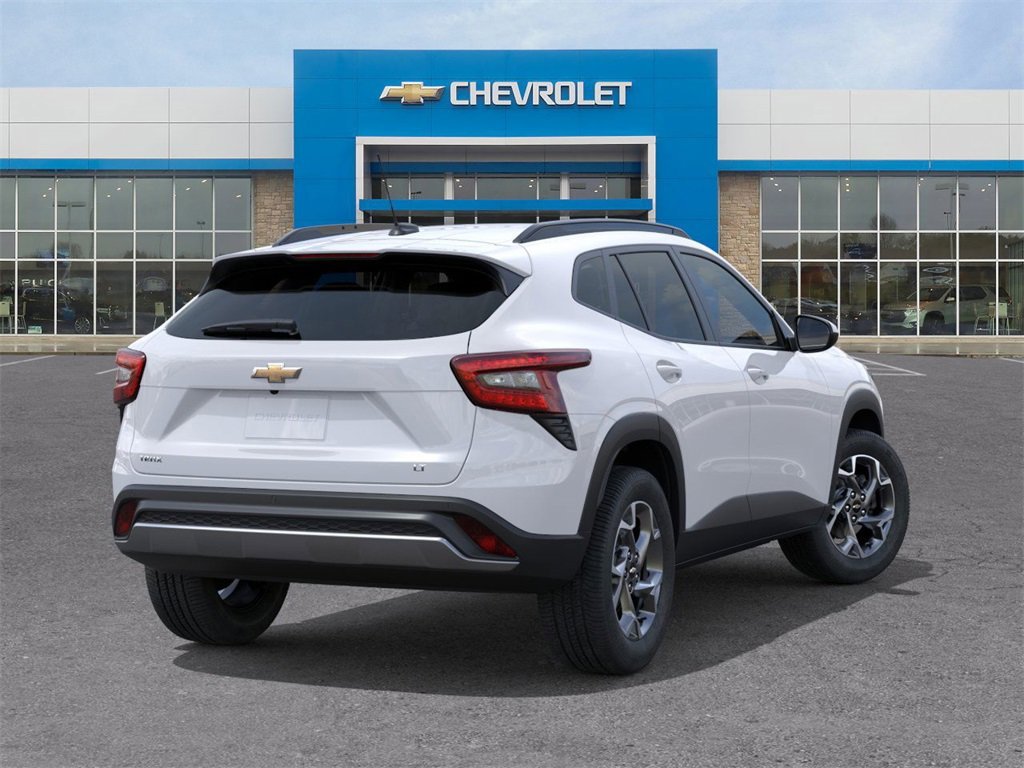 2025 Chevrolet Trax LT photo 4