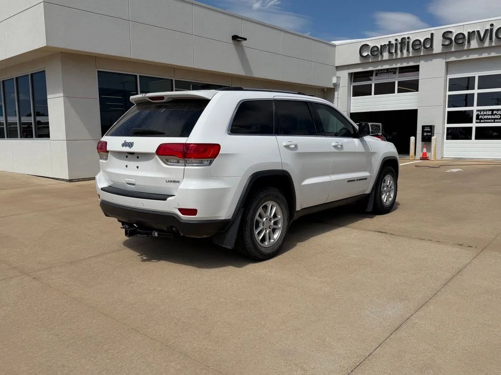 Used 2019 White/off-white Jeep Laredo E image 3