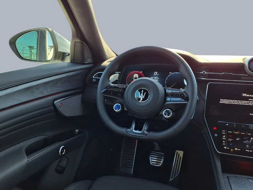 2026 Maserati Grecale Modena V6 - Photo 12