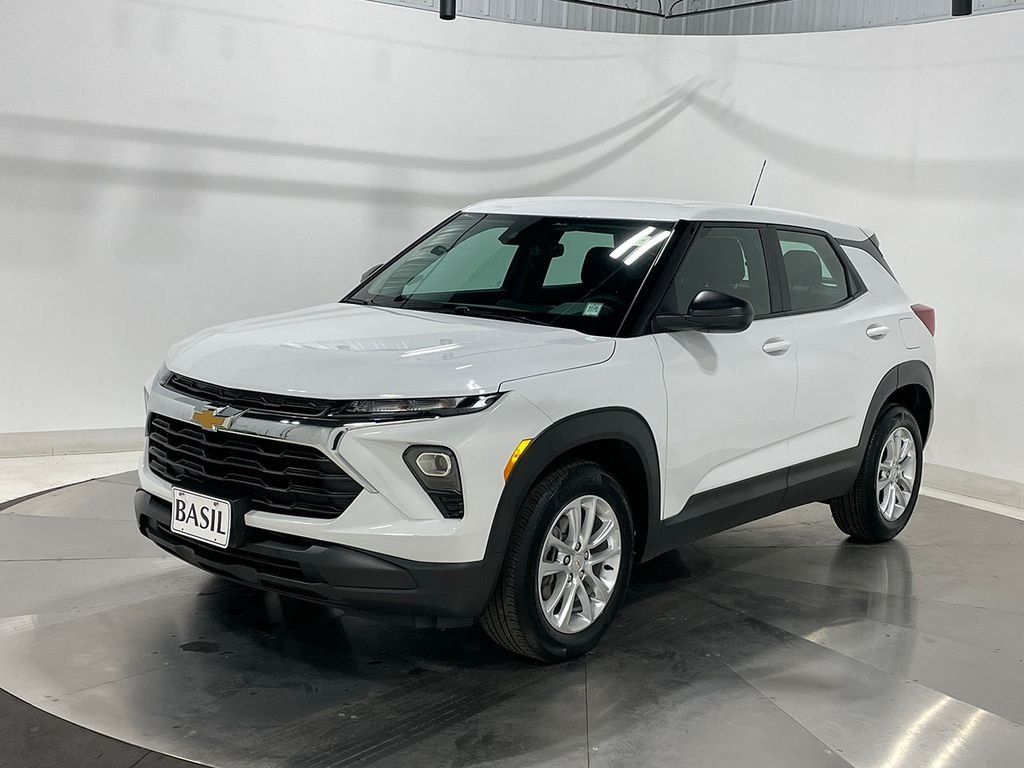 Used 2025 White Chevrolet LS image 8